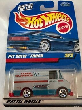 Hot Wheels 1998 Pit Crew Truck Combat Medic Silver 1:64 Scale New